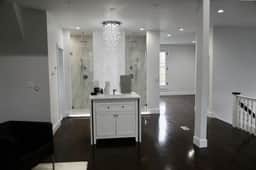Central CWE Luxury, King Beds, Huge Primary Suite - Image 4