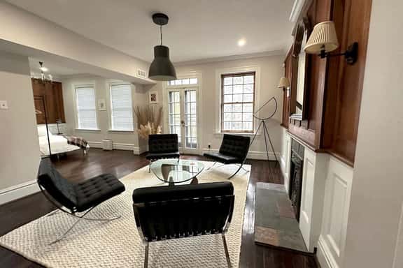 Central CWE Luxury, King Beds, Huge Primary Suite - Image 1
