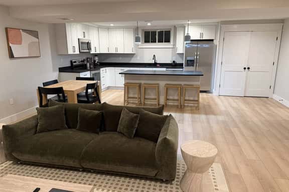 Montgomery Village Center King Bed Ground Floor - Image 1