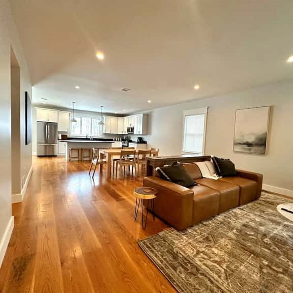 Modern Home, 5BR, 4.5 bath, King Beds, 2 Kitchens - Image 1