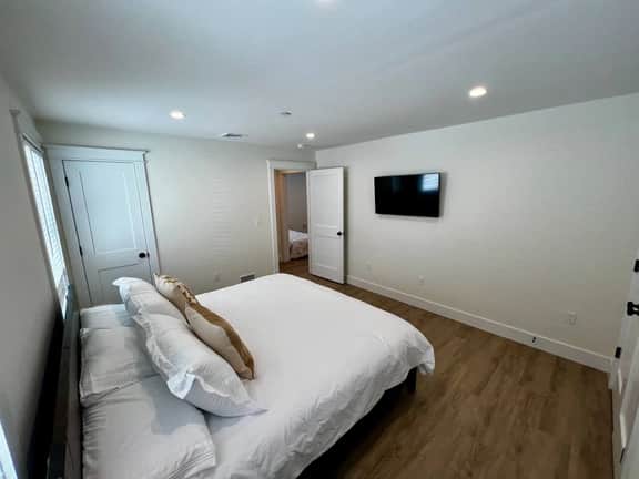 Apt 201 · Hudson Valley Luxury Apartment! - Image 2