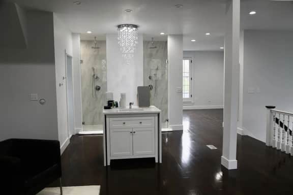 Central CWE Luxury, King Beds, Huge Primary Suite - Image 4