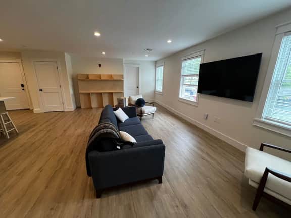 Hudson Valley Modern Apartment 2. Village Center. - Image 4