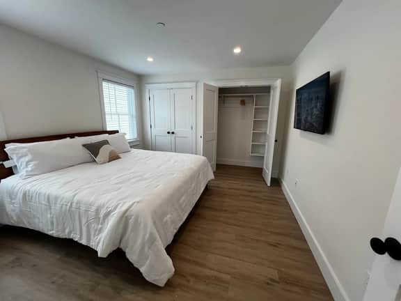 Hudson Valley Modern Apartment 2. Village Center. - Image 3