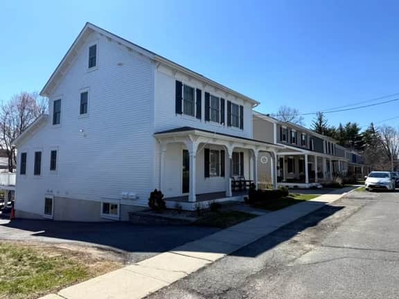 Montgomery Center Modern 3BR - Image 5