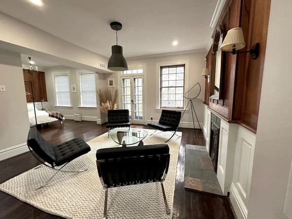 Central CWE Luxury, King Beds, Huge Primary Suite - Image 1