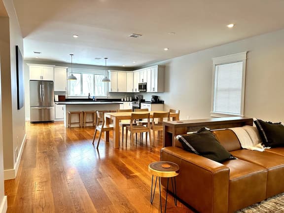 Montgomery Center Modern 3BR - Image 1