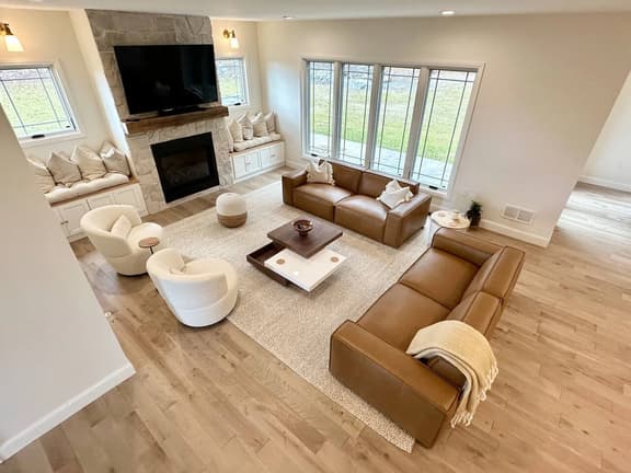 New Farmhouse-Hot Tub, King Beds, Golf Sim, Game Room & View - Image 1